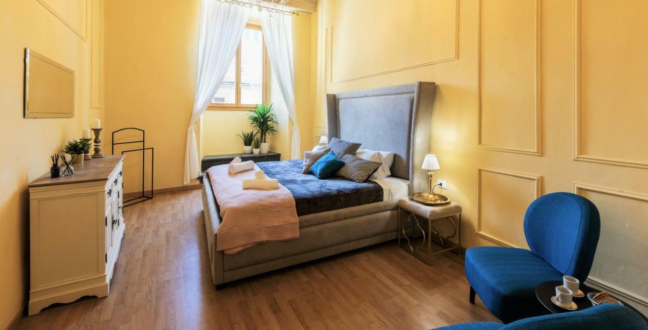 Historic Center Palace - Huge 4 Bedrooms Santa Croce - By Likehomeflorence Apartment