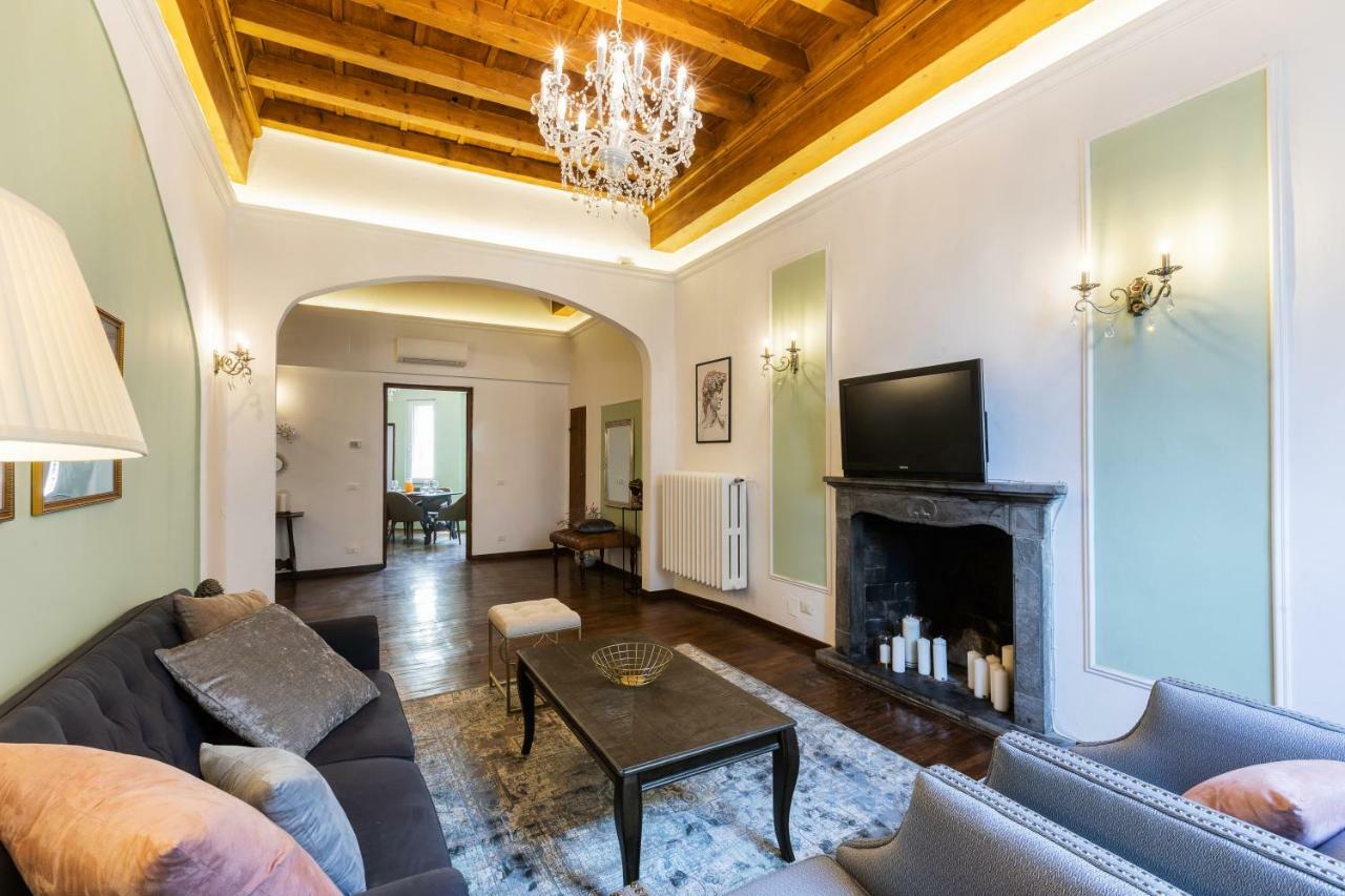 Historic Center Palace - Huge 4 Bedrooms Santa Croce - By Likehomeflorence Apartment