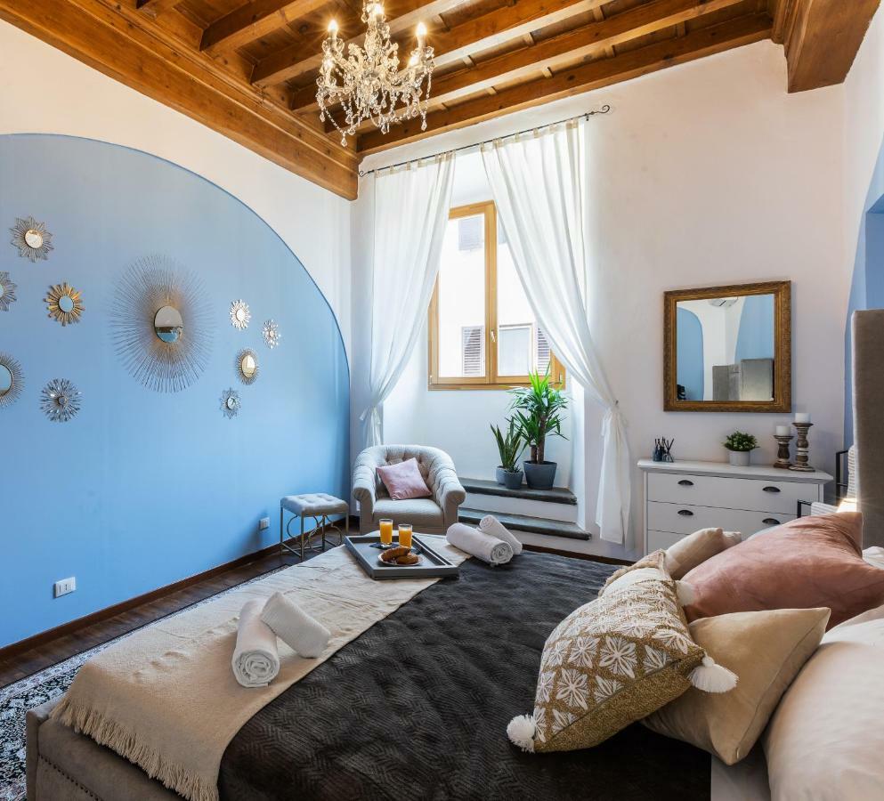 Apartment Historic Center Palace - Huge 4 Bedrooms Santa Croce - By Likehomeflorence
