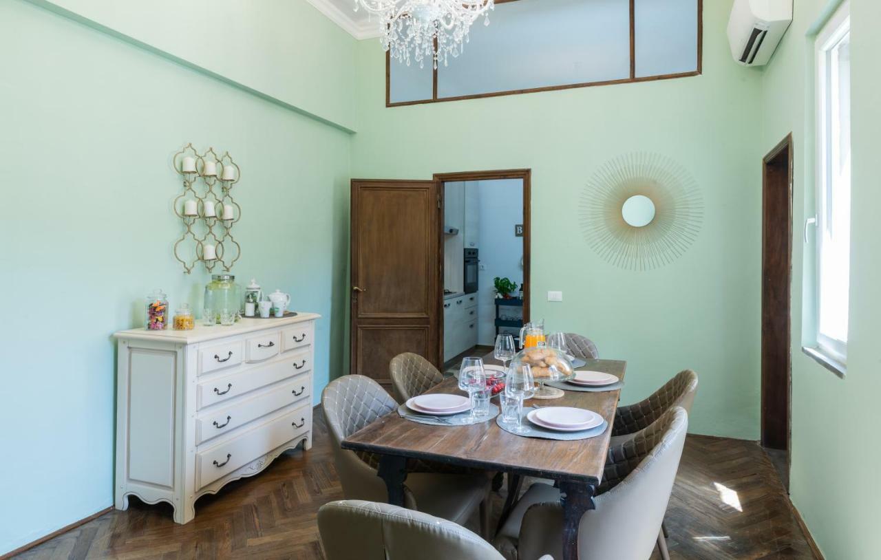 Apartment Historic Center Palace - Huge 4 Bedrooms Santa Croce - By Likehomeflorence Florence