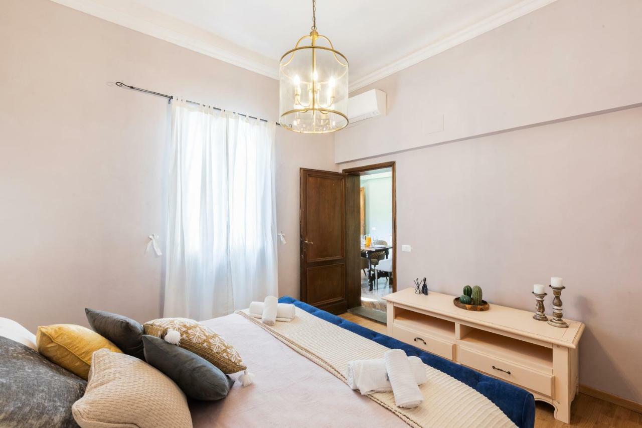 Historic Center Palace - Huge 4 Bedrooms Santa Croce - By Likehomeflorence * Florence