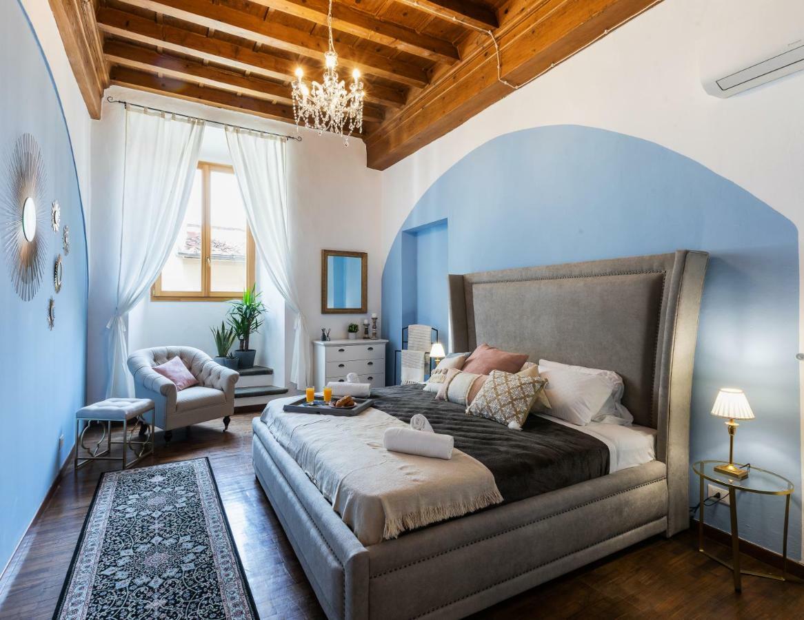 Apartment Historic Center Palace - Huge 4 Bedrooms Santa Croce - By Likehomeflorence *