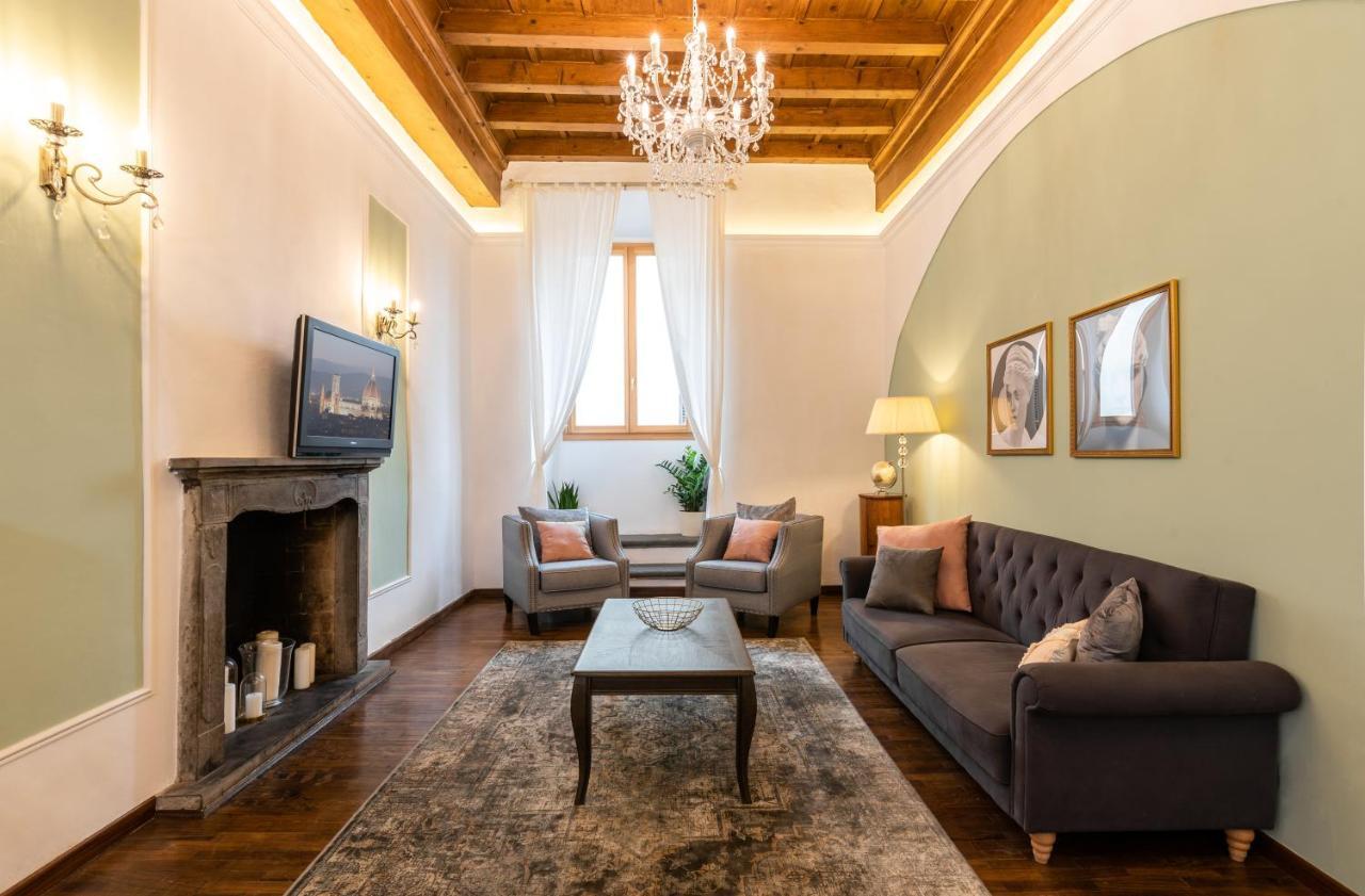 Historic Center Palace - Huge 4 Bedrooms Santa Croce - By Likehomeflorence Apartment