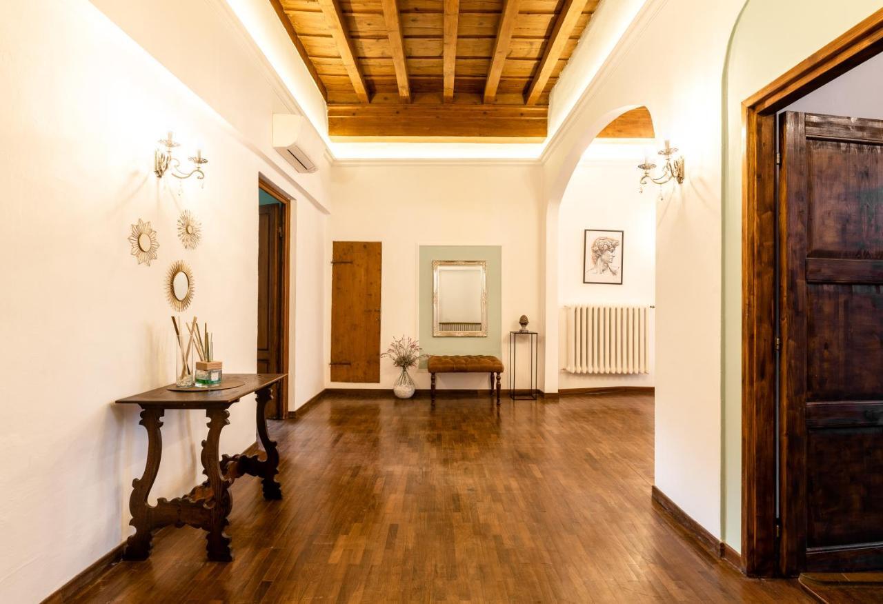 Historic Center Palace - Huge 4 Bedrooms Santa Croce - By Likehomeflorence Apartment *