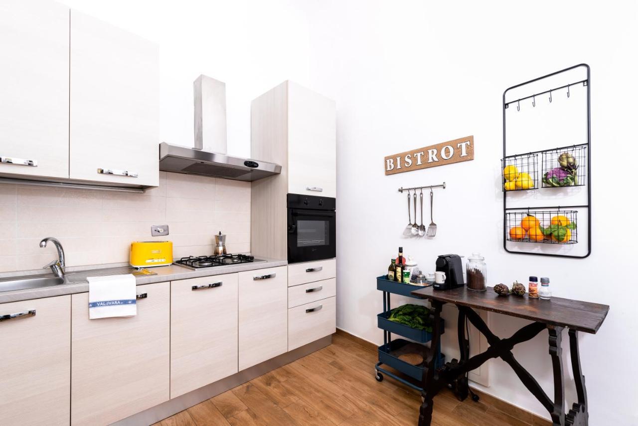 Historic Center Palace - Huge 4 Bedrooms Santa Croce - By Likehomeflorence Apartment