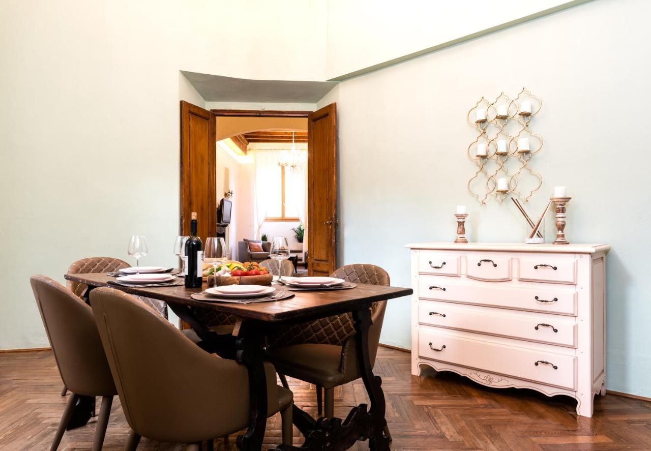 Historic Center Palace - Huge 4 Bedrooms Santa Croce - By Likehomeflorence Apartment *
